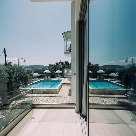 White House * Kalami (Corfu)